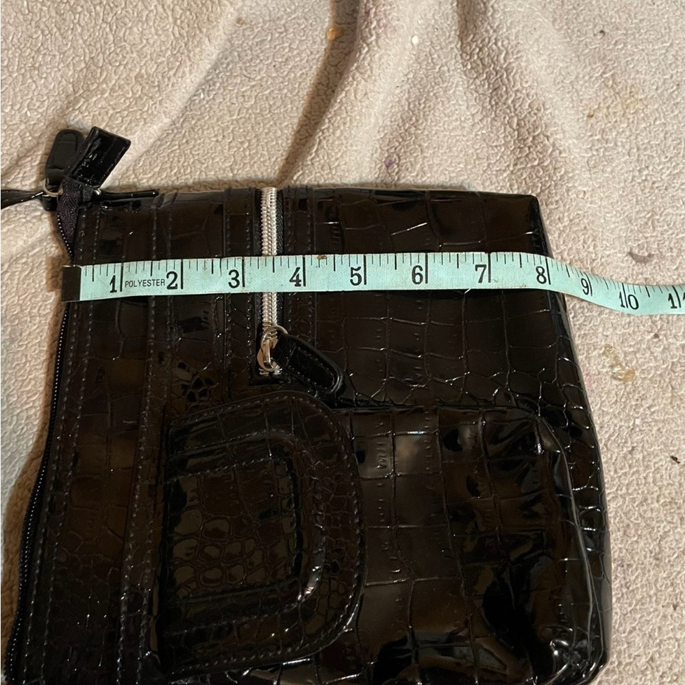 Elegant Black Crocodile-Embossed Crossbody Bag - Picture 6 of 6